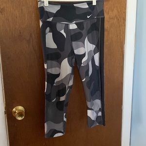 Nike Dri-wick crop leggings, black and gray